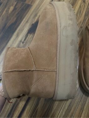 UGG Women's Chestnut Suede Platform Short Boot